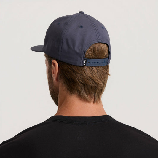 Men Venture Snapback Hat in Navy