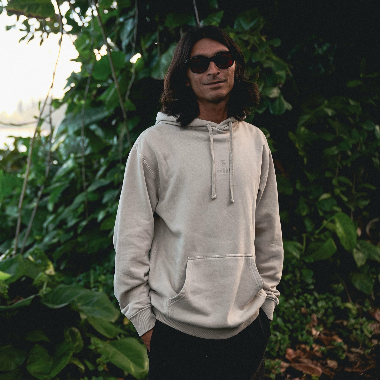 Men Safe Camp Embroidery Fleece in Fossil
