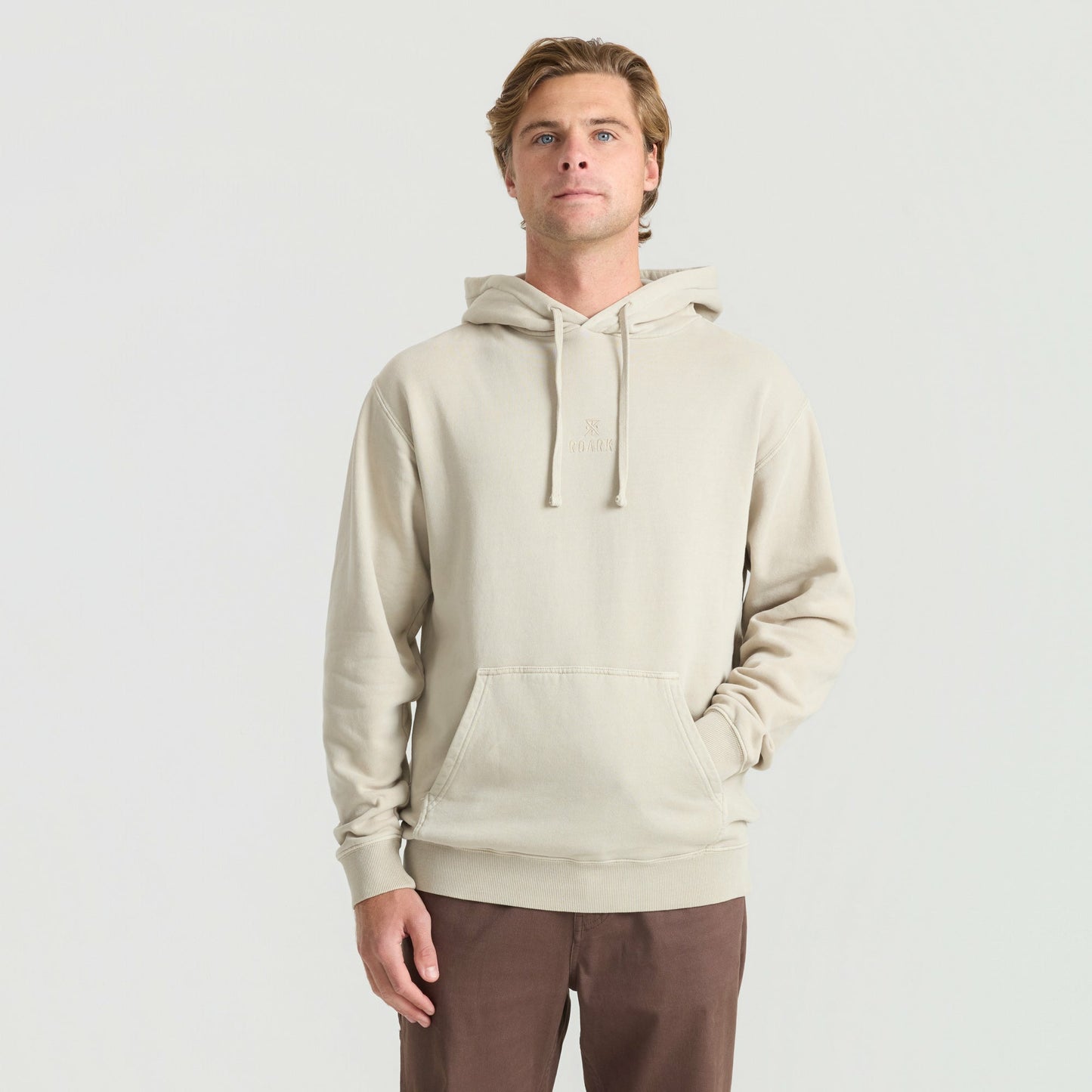 Men Safe Camp Embroidery Fleece in Fossil
