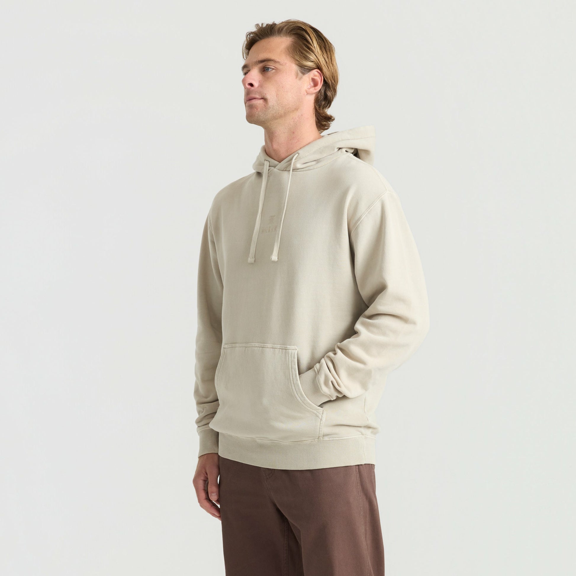 Men Safe Camp Embroidery Fleece in Fossil